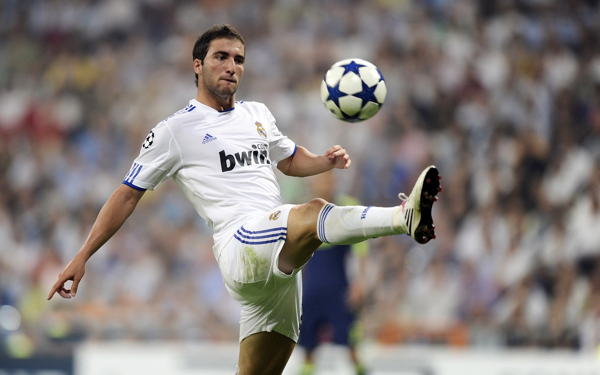 赛场经典：李明突破得分，聚焦全场！，李明 十强赛